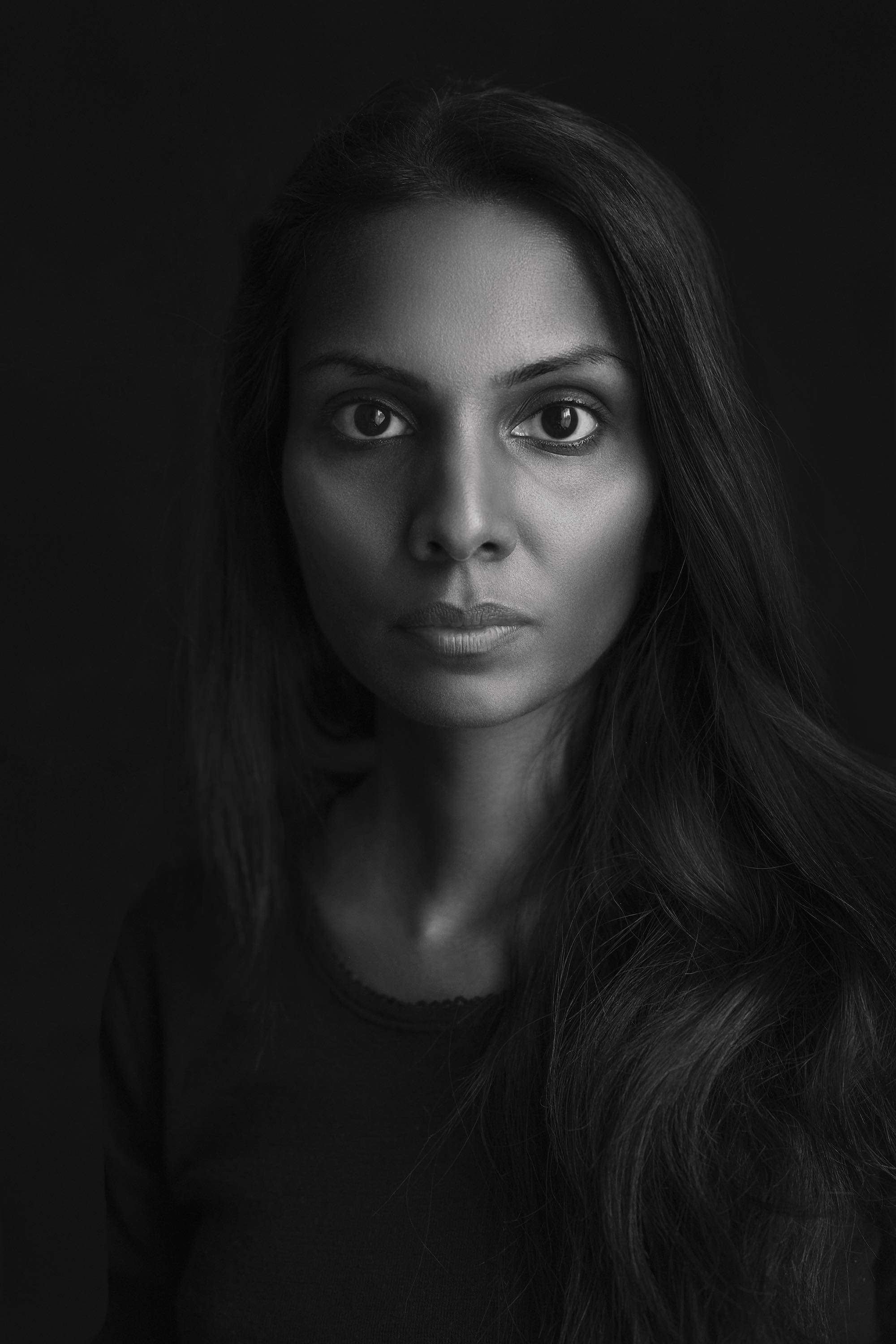 Portrait-Photography-services-singapore-photographer-black-and-white-2-Shanthi_Jeuland-