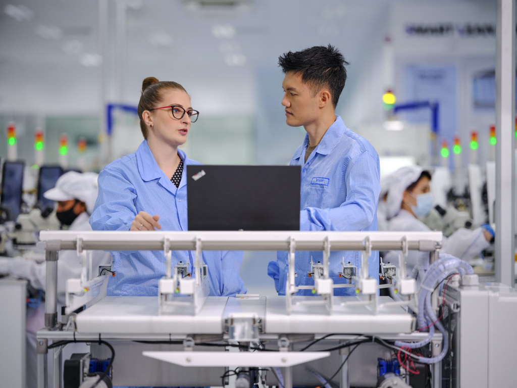 staff lab Industrial photographer photography studio Singapore Asia lab factory medical audio Audiology