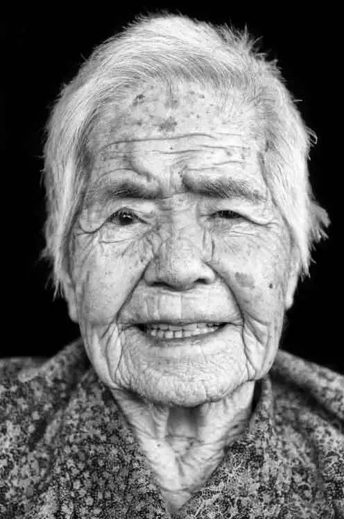 Portrait-portraiture-photography-studio-singapore-services-asia-photographer-Jose-Jeuland-okinawa-centenarian-longevity-old-people