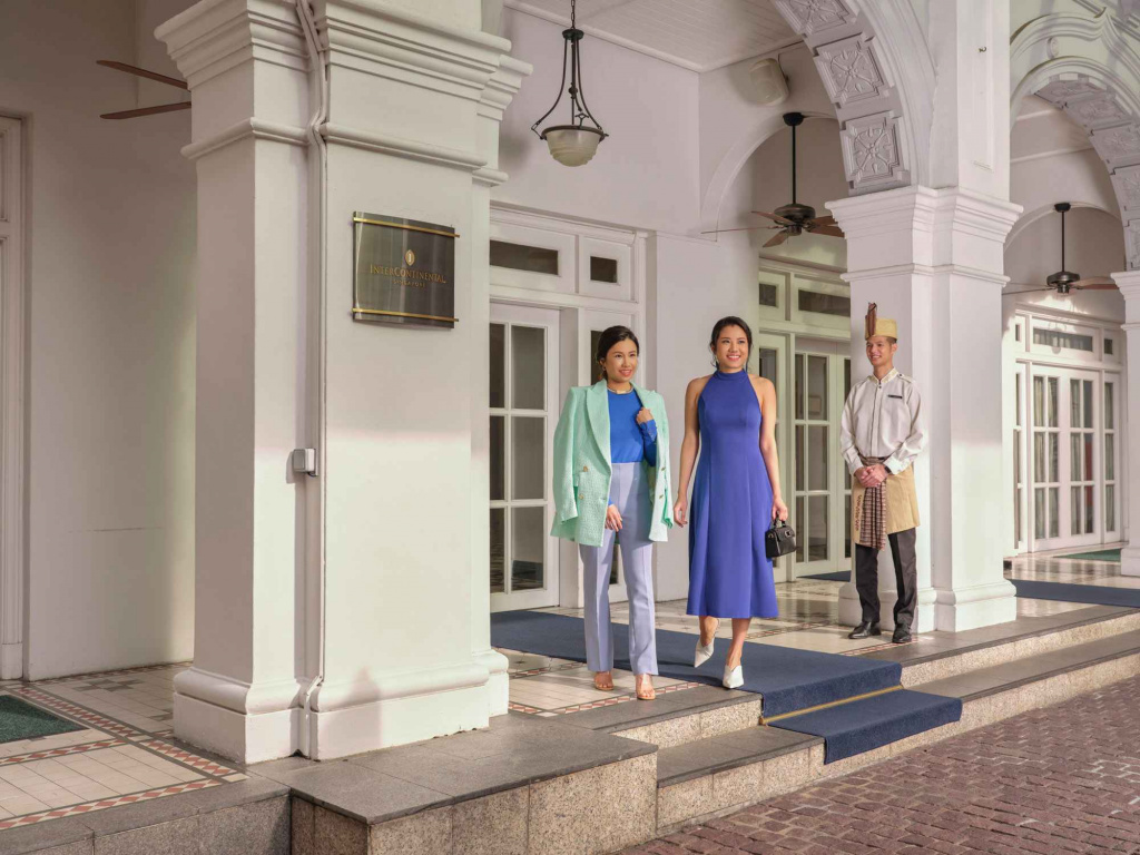 2 ladies walking out of Intercontinental Hotel photo
