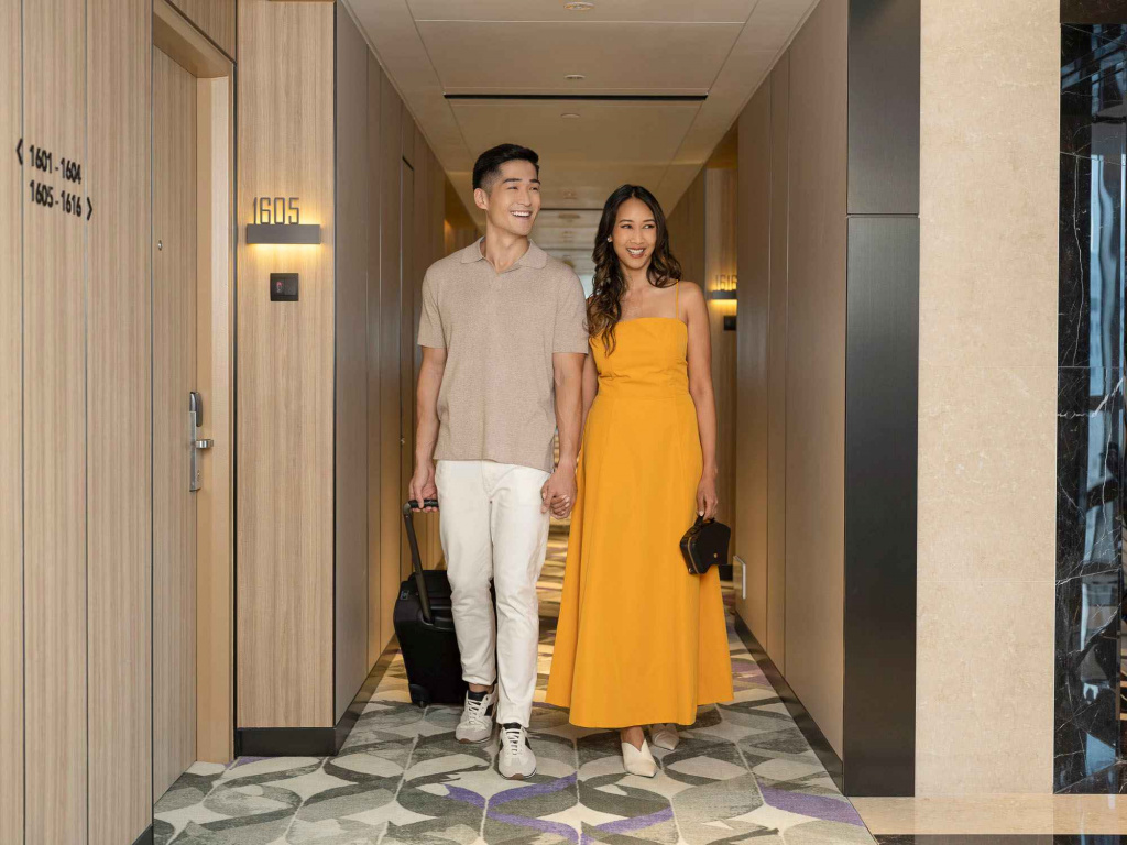 Couple checking in at orchid hotel, photo taken by coco creative studio lifestyle shootOrchid-lifestyle-interior-hospitality-photgraphy-coco-creative-studio-singapore-france