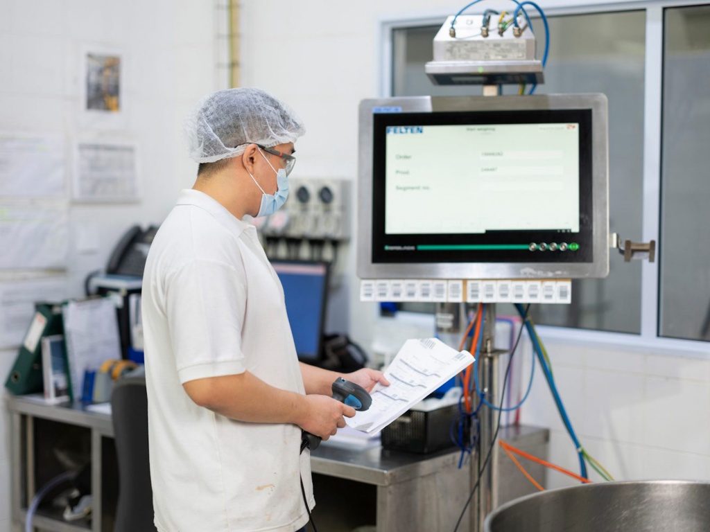 Symrise staff scanning paper, photo taken by coco creative studio industrial photography