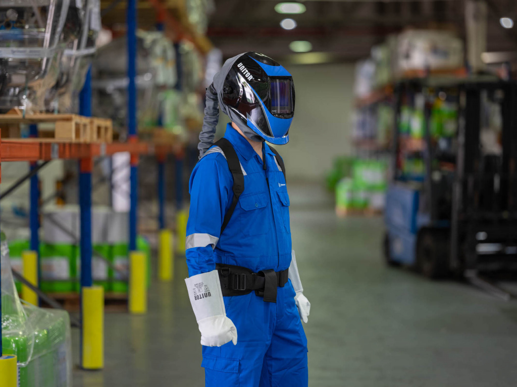 Wihelmson Industrial Photography - Guy in helmet