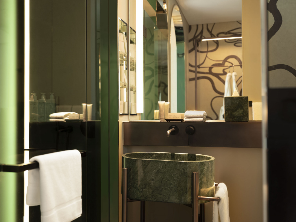 Mondrian Hotel bathroom