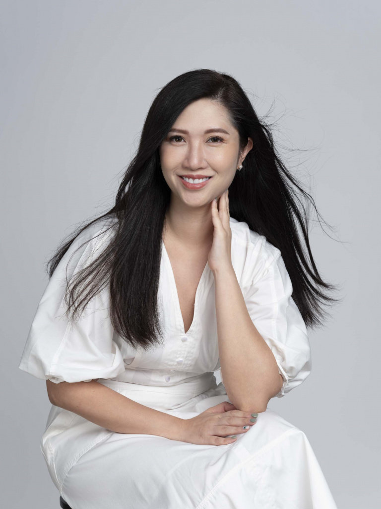 Headshot corporate photographer commercial photography studio singapore